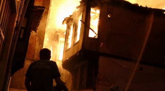 Bursa'da bir tarih daha kül oldu