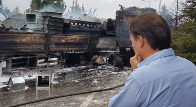 Yanan TIR'ına son kez baktı