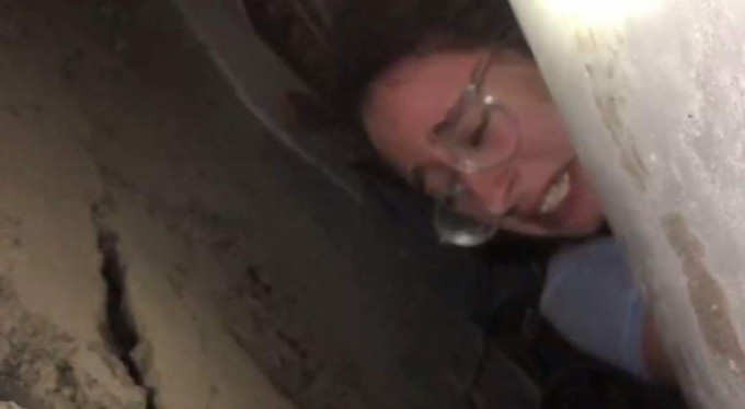 Abla çok korkuyorum elimi tutarmısın