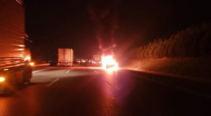 Mini cooper alev alev yandı