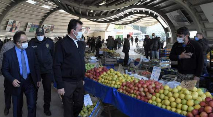 Bursa çiftçi pazarı tedbirde de örnek