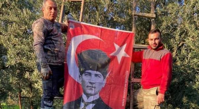 Zeytin işçilerinden Ata'ya saygı