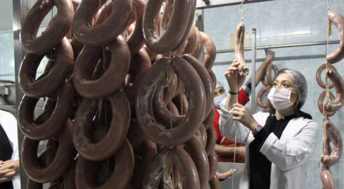 Bursa'da kaliteli sucuklar böyle üretiliyor