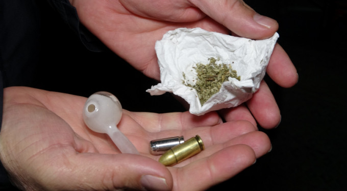 Hastaneye gidiyoruz dediler, uyuşturucu ile yakalandılar