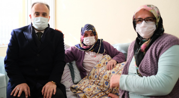 Bir yılda 8 bin hastaya evinde hizmet