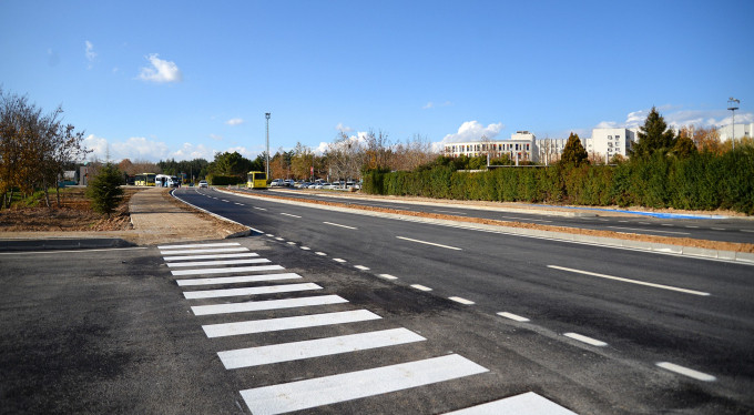Üniversitenin yenilenen yolu trafiğe açılıyor