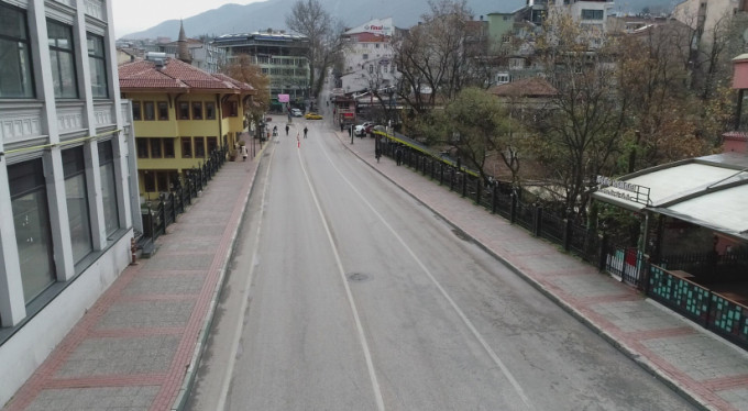 Bursa'da sokak ve caddeler ıssız kaldı