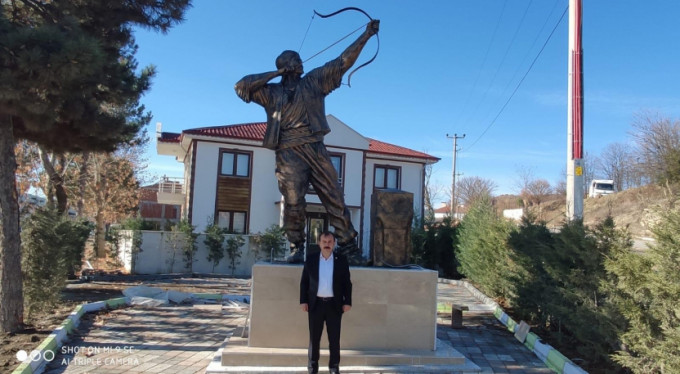 Osmanlı'nın rekortmen okçusunun heykeli dikildi
