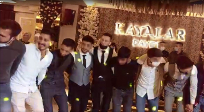 Korona kimin umurunda, halaya devam