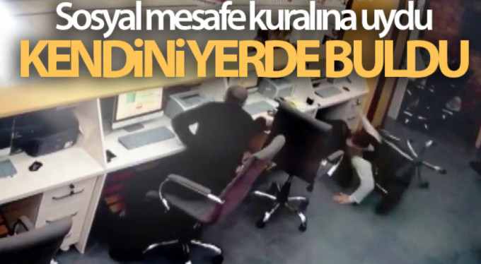 Sosyal mesafe kuralına uydu, kendini yerde buldu