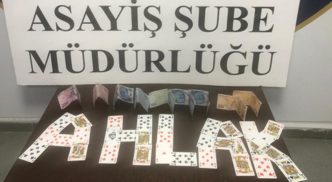 Bursa'da yeni yıla kumar oynayarak girenlere polis baskını