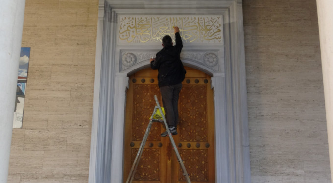 Polis memuru sanatçı