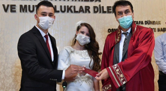 Osmangazi'de 6 bin 52 çift mutluluğa 'evet' dedi