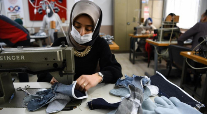 Elleri giydirecekler