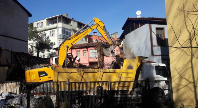 Osmangazi'de yanan binaya anında müdahale