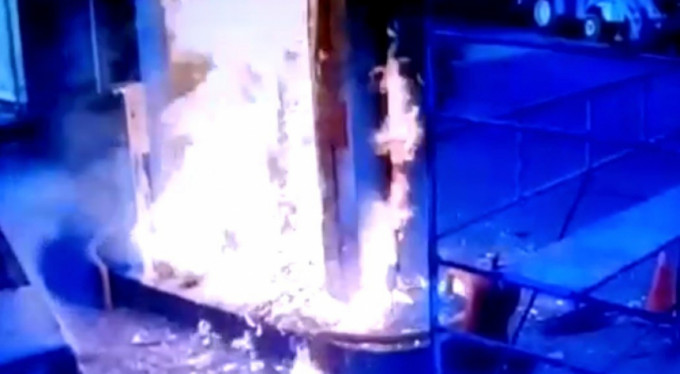 Akaryakıt istasyonunda faciadan dönüldü, o anlar kameraya yansıdı