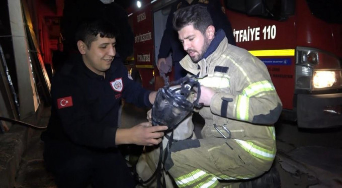 Dumanda zehirlendi, kalp masajıyla kurtarıldı