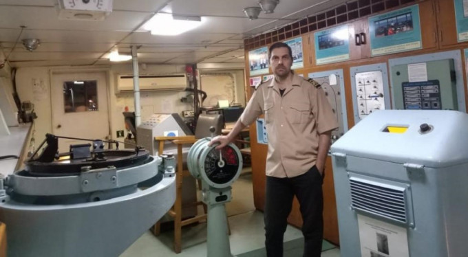 18 mürettebatla 16 aydır Basra Körfezi'nde mahsurlar