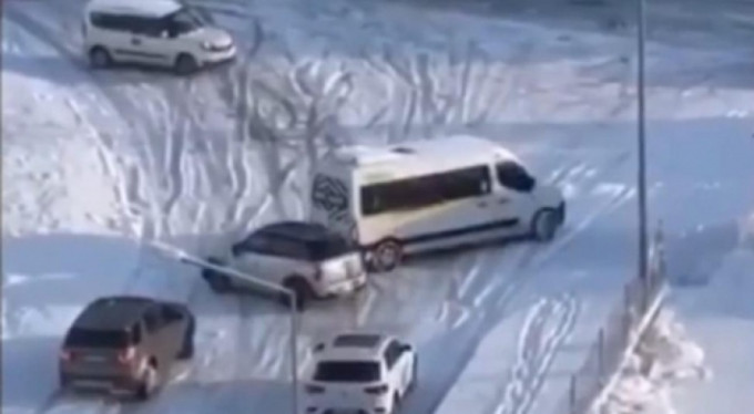 Bursa'da yollar buz pistine döndü, kazalar peşpeşe böyle yaşandı