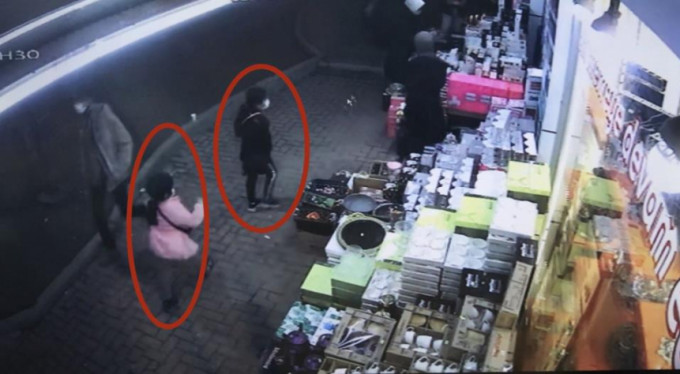 Çocukların 15 bin liralık soygunu kamerada