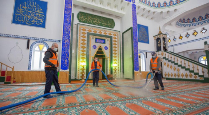 Nilüfer'de camilerde bahar temizliği