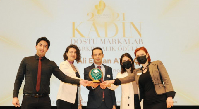 Pembe fatura ödül getirdi