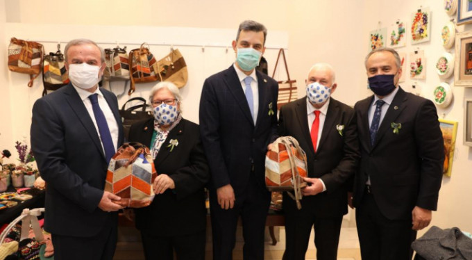 Huzurevinin ehil elleri