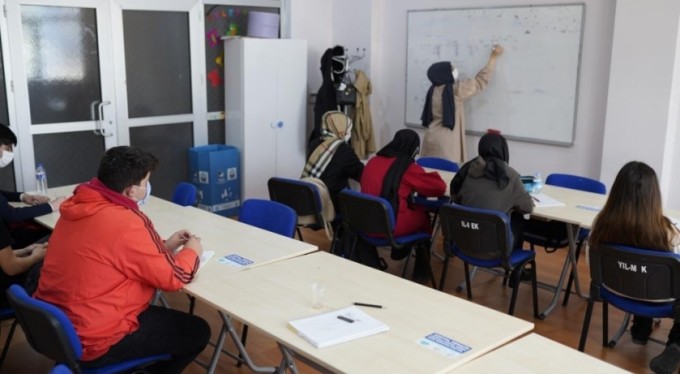 Yıldırım Belediyesi gençleri üniversiteye hazırlıyor