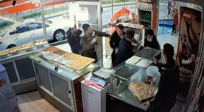 Tatlı için olay çıkardılar