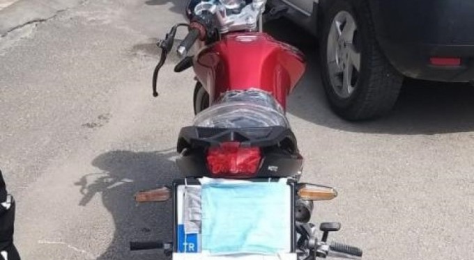 Maskeyi yüzü yerine plakaya