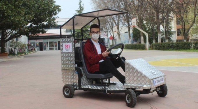 Liseli öğrenciler suyla hareket eden araç tasarladı