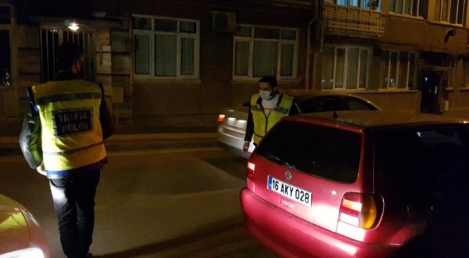 Araçtan çıkan sesler polisi şaşkına döndürdü