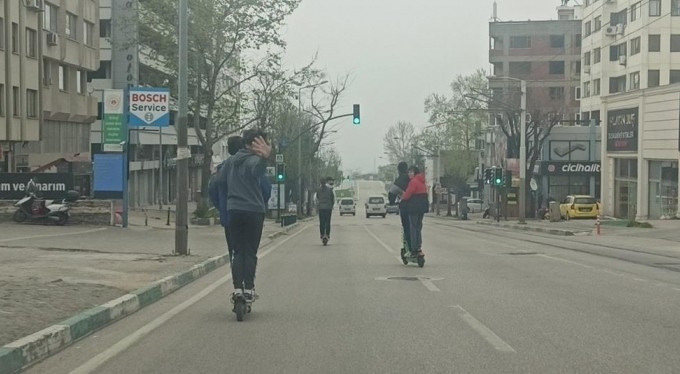 Kısıtlamayı scooter ile deldiler