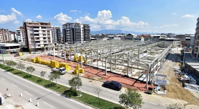 Millet Mahallesi kapalı pazar alanında yol yarılandı