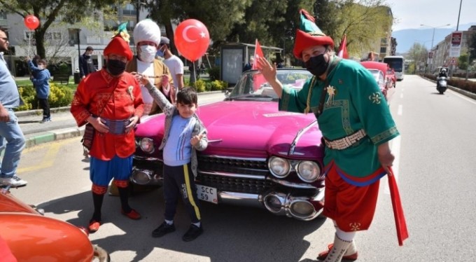 Bursalı çocuklara 23 Nisan sürprüzü