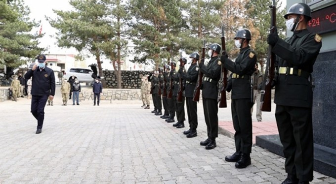 Bakar Akar, harekat merkezinde