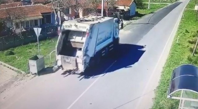 İki belediyenin arasına çöp konteynerı girdi