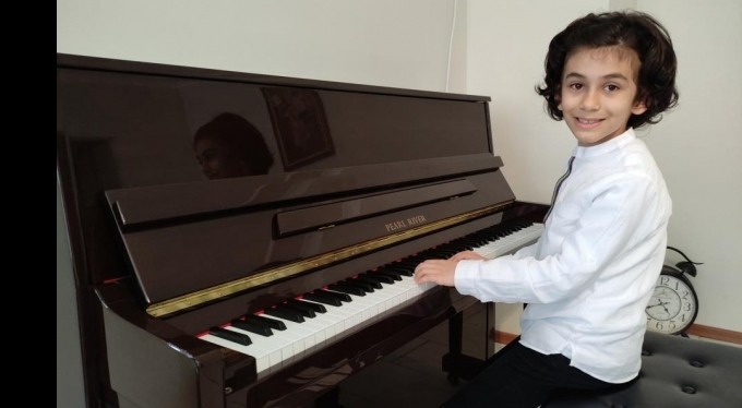 4 yaşında piyano çalmayı öğrendi, 7 yaşında ödülü kaptı