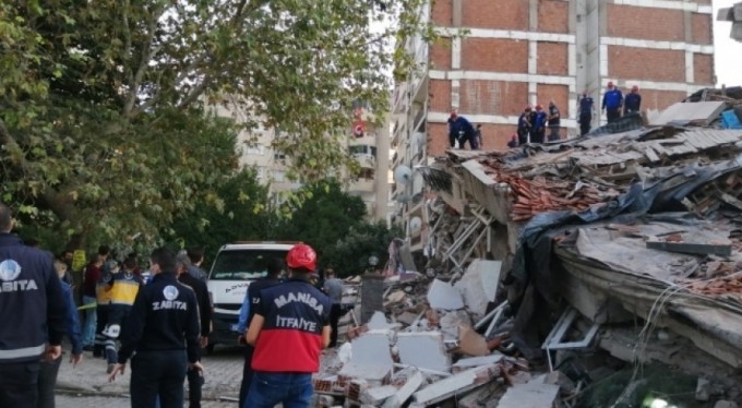 İzmir'de deprem operasyonunda 22 kişiye gözaltı kararı