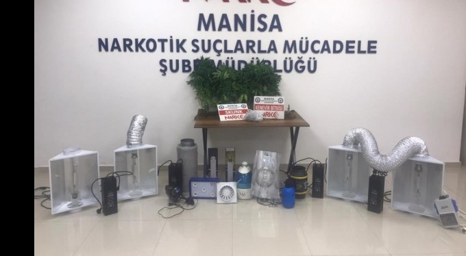 Evini uyuşturucu imalathanesine çevirmiş