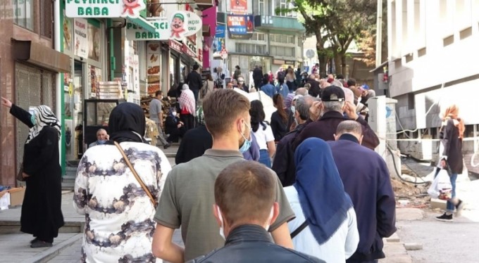 Sanki bedavaya dağıtıyorlar, bu neyin kuyruğu?