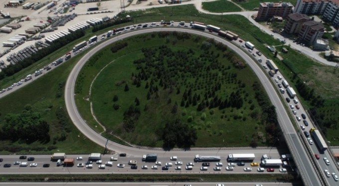 Plansız yol uygulaması otobanı çileye dönüştürdü