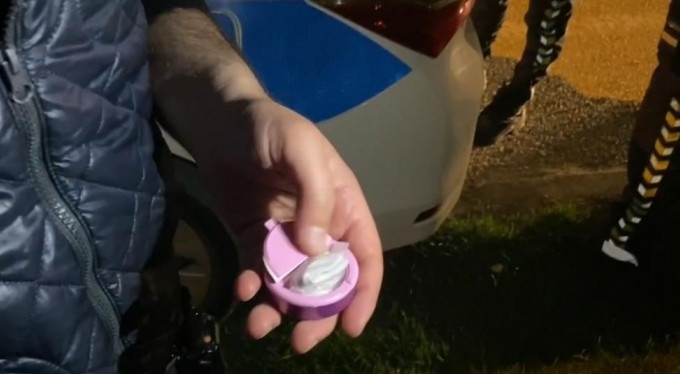 Denetimlerde yakalandı, uyuşturucuyu şeker kutusuna koymuş