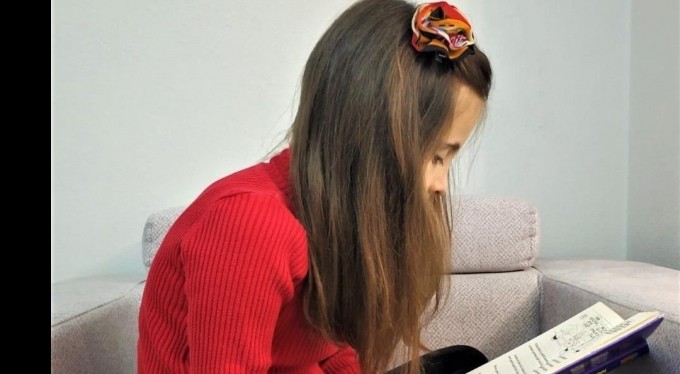 Çocuğunuz telefona dalıp kambur olmasın