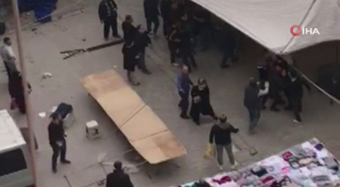 Sözlü taciz kavgasında satır ve sopalar havada uçuştu