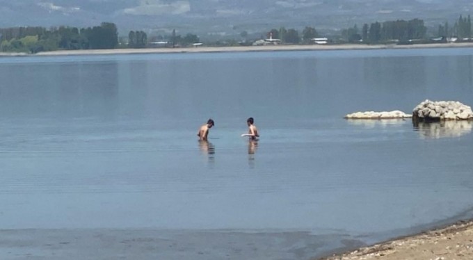 Kısıtlamaya aldırış etmeden yüzdüler