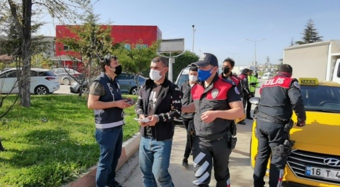 Hırsızlıktan aranan baba-oğul denetime takıldı