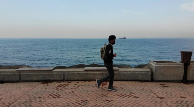 Parasızlıktan yürümeye başladı, şimdi gelenek hale getirdi