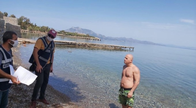 Önce yüzdü, sonra 'işsizim, ceza yazmayın' dedi