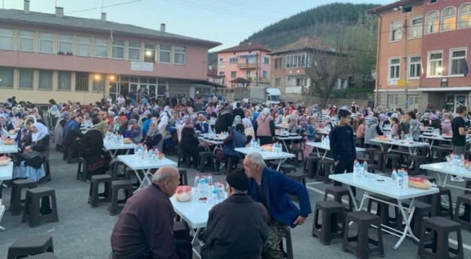 Bulgaristan'da kurulan kardeşlik sofrası kalpleri fethetti